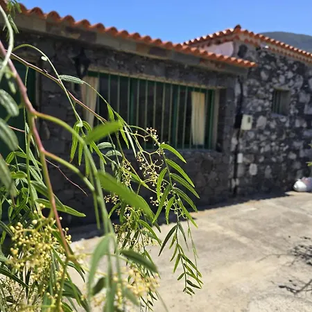 3br Rustic House - Seaviews & Minibar Feriehus