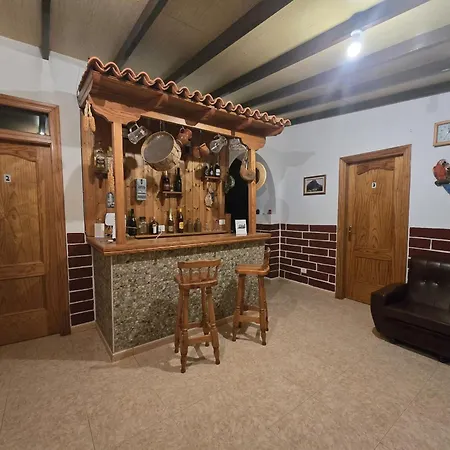 3br Rustic House - Seaviews & Minibar Feriehus